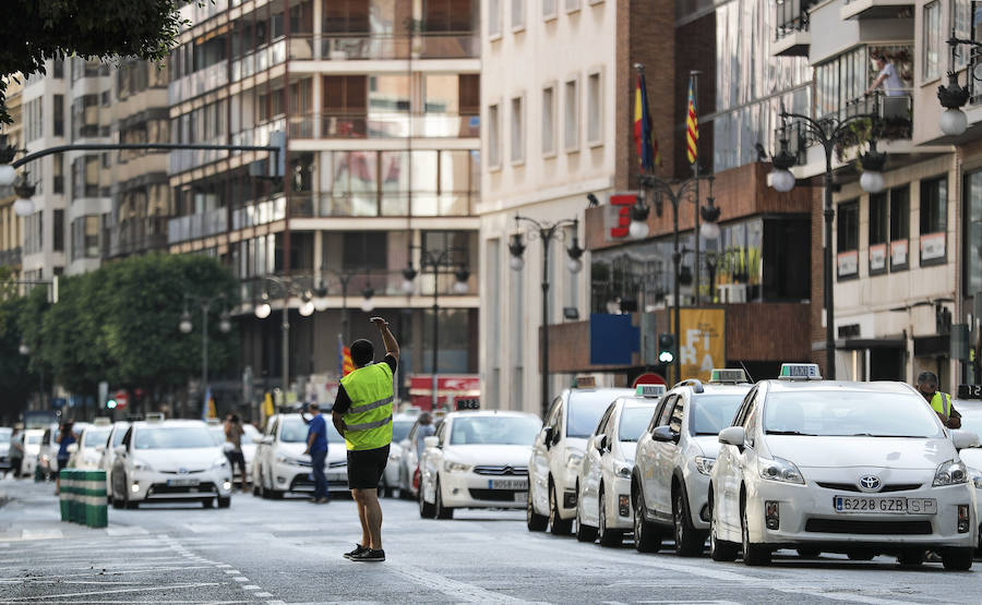 Fotos: Huelga de taxistas en Valencia - martes 31 de julio