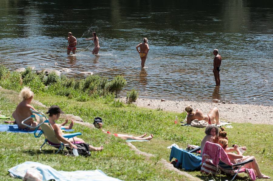 Piscinas, ríos y mares se han llenado de visitantes.