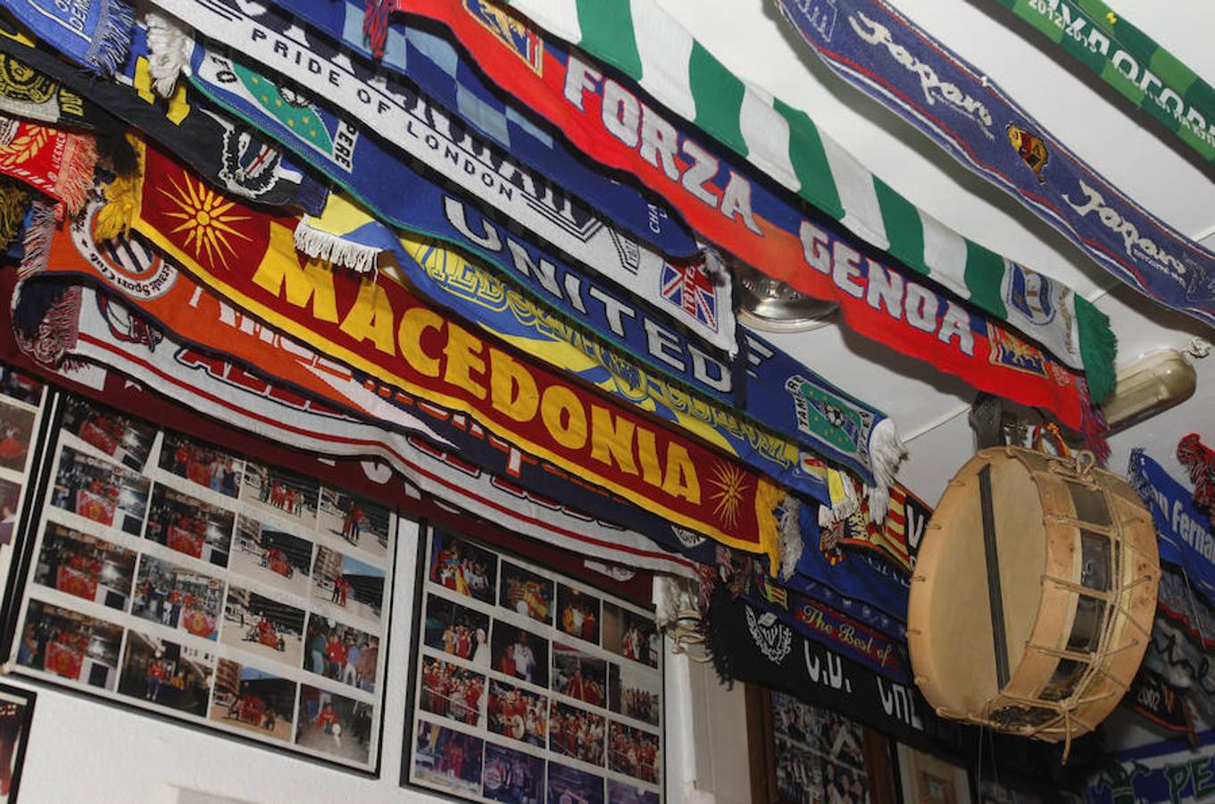 El bar de Manolo 'el del Bombo', como coloquialmente se le conoce aunque su verdadero nombre es Tu Museo Deportivo, está situado en el distrito de El Pla del Real, a pocos metros del estadio de Mestalla, y se vende por 190.000 euros -215.670 euros al sumar gastos e impuestos-.