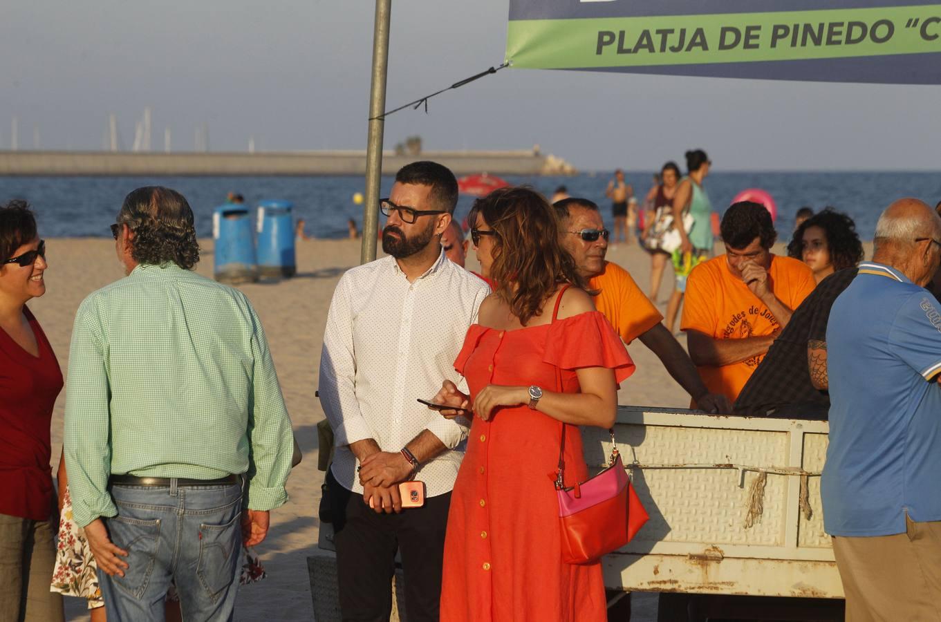 Como cada año desde hace más de dos siglos, este miércoles se celebró la carrera final de uno de los espectáculos con más historia que completan el calendario de fiestas de Pinedo. La exhibición se desarrolló entre las 20 y las 22 horas junto a la playa canina. Este año, la exhibición ha estado compuesta por ocho jinetes de diferentes poblaciones, entre otros Vera Piquer, Empar Zumalde y Pepe Piquer con cuadras de Beniparrell, Albal i El Perellonet. Por segundo año consecutivo, esta fiesta ha sido incorporada a la Feria de Julio, lo que incrementa el ambiente