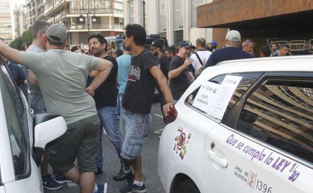 Huelga de taxistas en Valencia. 