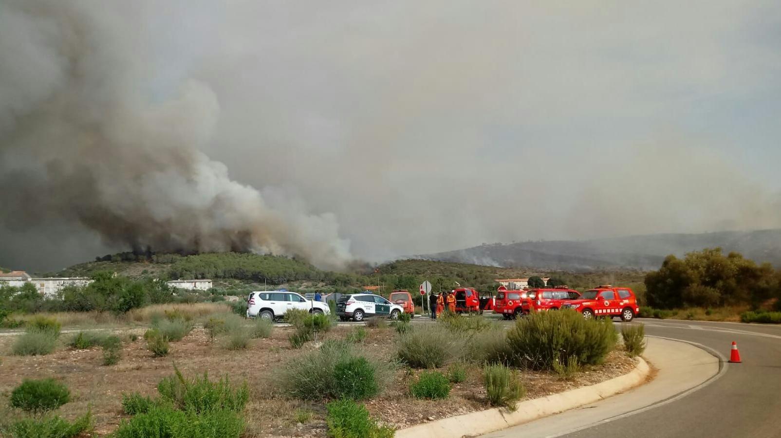 Carreteras cortadas a causa del incendio.