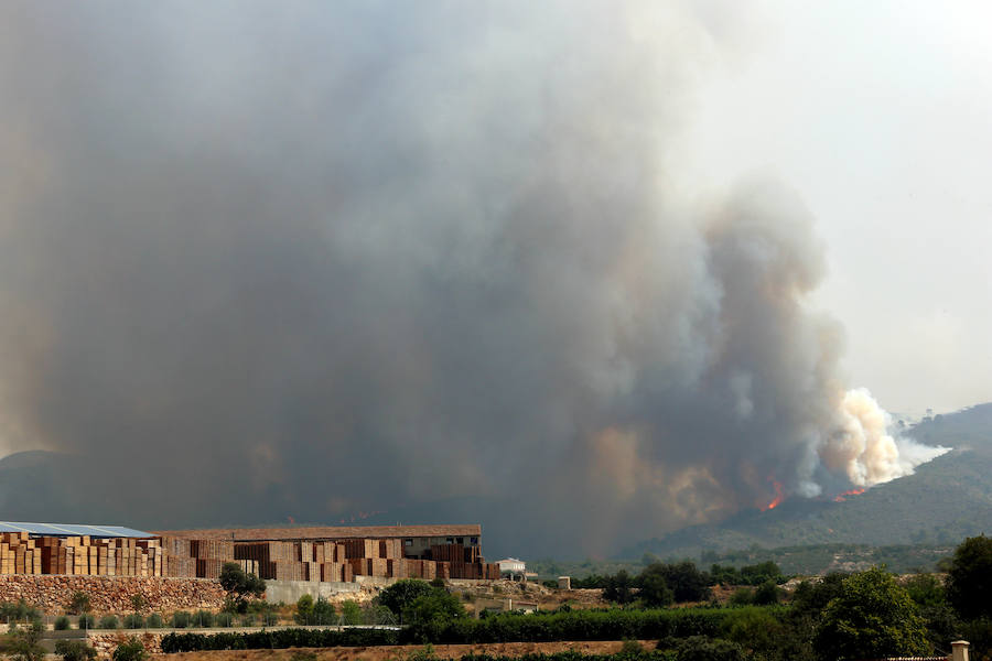 El incendio de Llutxent, activo desde el pasado lunes, sigue sin control a miércoles 8 de agosto