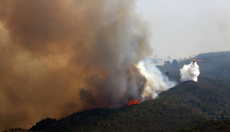 El incendio de Llutxent, activo desde el pasado lunes, sigue sin control a miércoles 8 de agosto