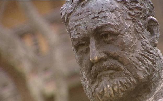 Busto del escritor estadounidense Ernest Hemingway emitido en el documental 'Hemingway en el ruedo ibérico'. 