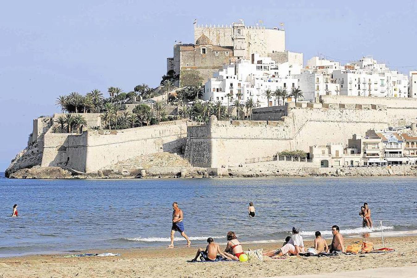 Peñíscola, Castellón: playa y monumentos en una misma localidad.