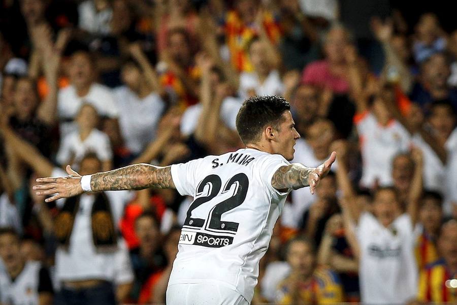 Estas son las mejores imágenes de la presentación del equipo en Mestalla y del Trofeo Naranja