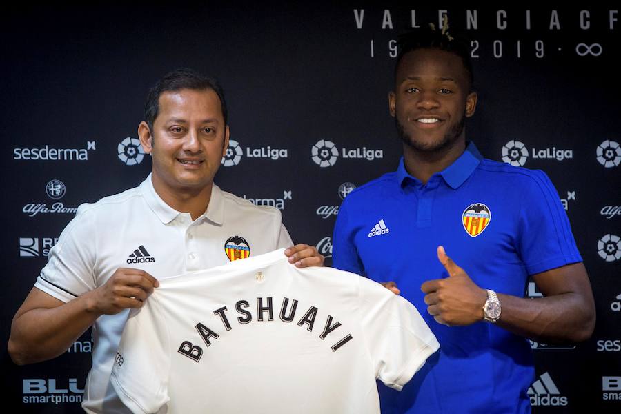 Fotos: Presentación de Batshuayi como nuevo jugador del Valencia CF