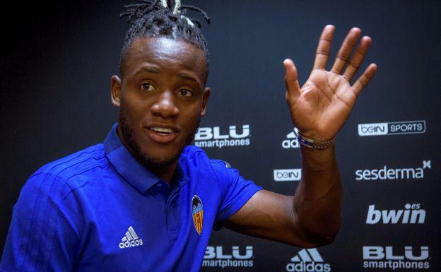 Batshuayi, durante su presentación con el Valencia CF.