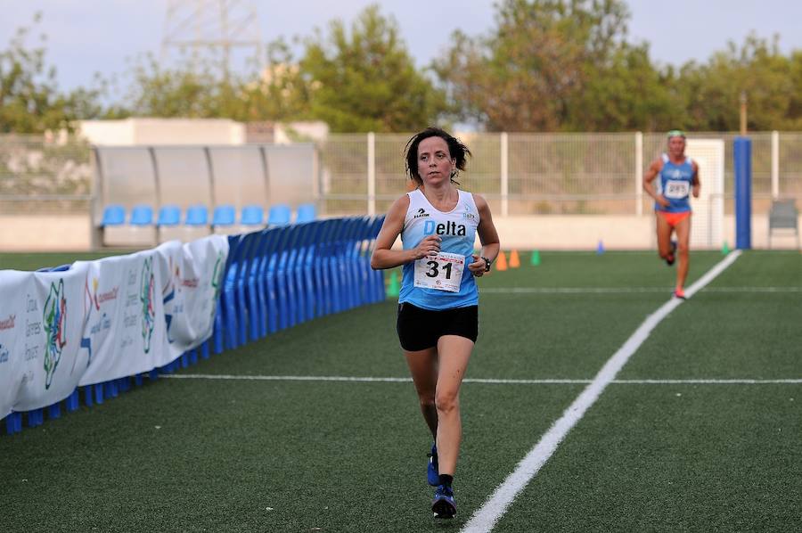 Más de 200 corredores completaron los 4,8 kilómetros del recorrido. Pablo González y Carolina Fauli resultaron vencedores sobre la meta situada en el campo de fútbol municipal de San Antonio de Benagéber.