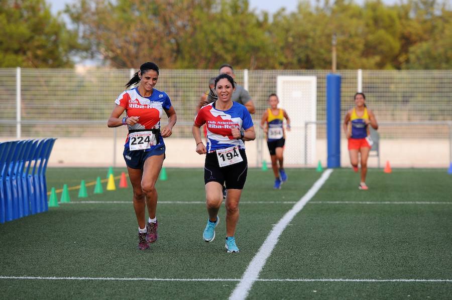 Más de 200 corredores completaron los 4,8 kilómetros del recorrido. Pablo González y Carolina Fauli resultaron vencedores sobre la meta situada en el campo de fútbol municipal de San Antonio de Benagéber.