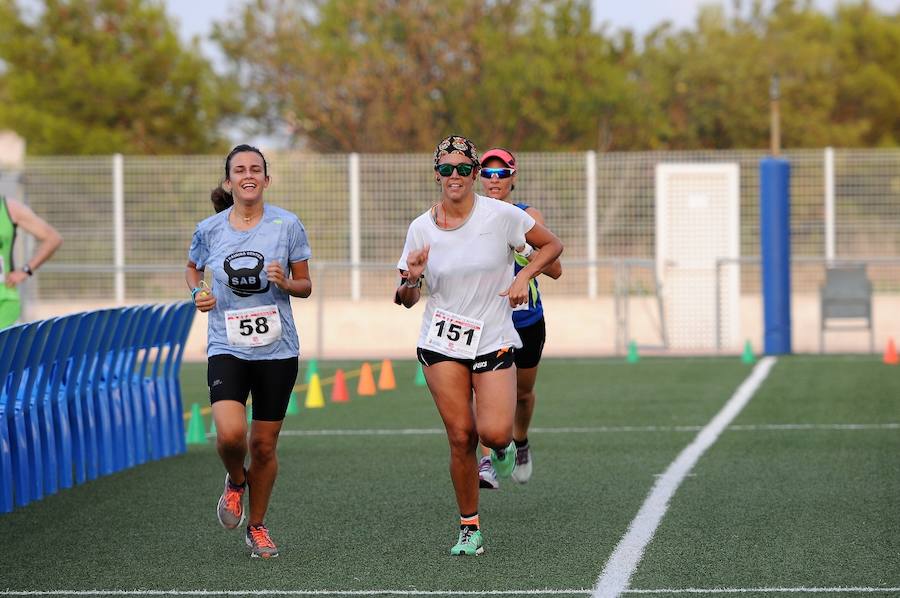 Más de 200 corredores completaron los 4,8 kilómetros del recorrido. Pablo González y Carolina Fauli resultaron vencedores sobre la meta situada en el campo de fútbol municipal de San Antonio de Benagéber.