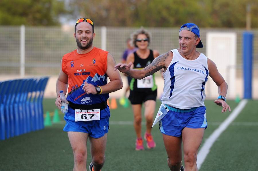 Más de 200 corredores completaron los 4,8 kilómetros del recorrido. Pablo González y Carolina Fauli resultaron vencedores sobre la meta situada en el campo de fútbol municipal de San Antonio de Benagéber.