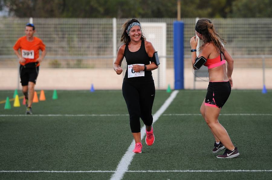 Más de 200 corredores completaron los 4,8 kilómetros del recorrido. Pablo González y Carolina Fauli resultaron vencedores sobre la meta situada en el campo de fútbol municipal de San Antonio de Benagéber.