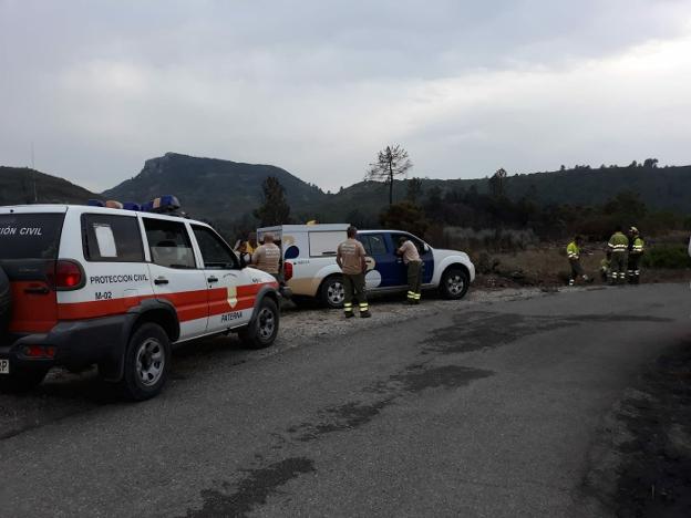 Parte del dispositivo de Protección Civil que acudió al incendio de Llutxent. 