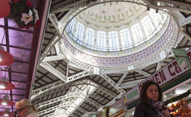 Imagen principal - Cúpula y dos paradas del Mercado Central.