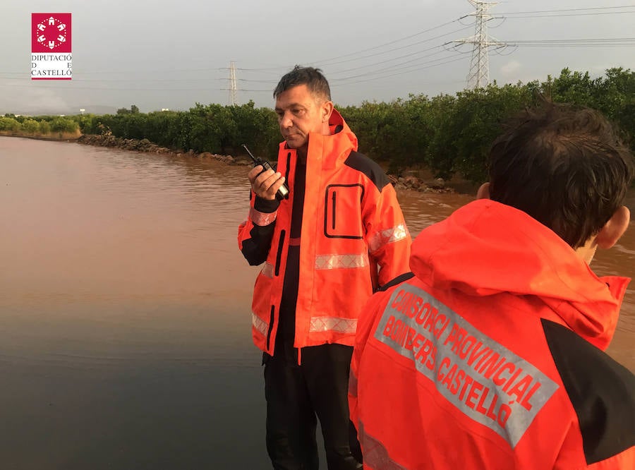 Rescate de vehículos y personas atrapadas por la lluvia en el sur de Castellón.