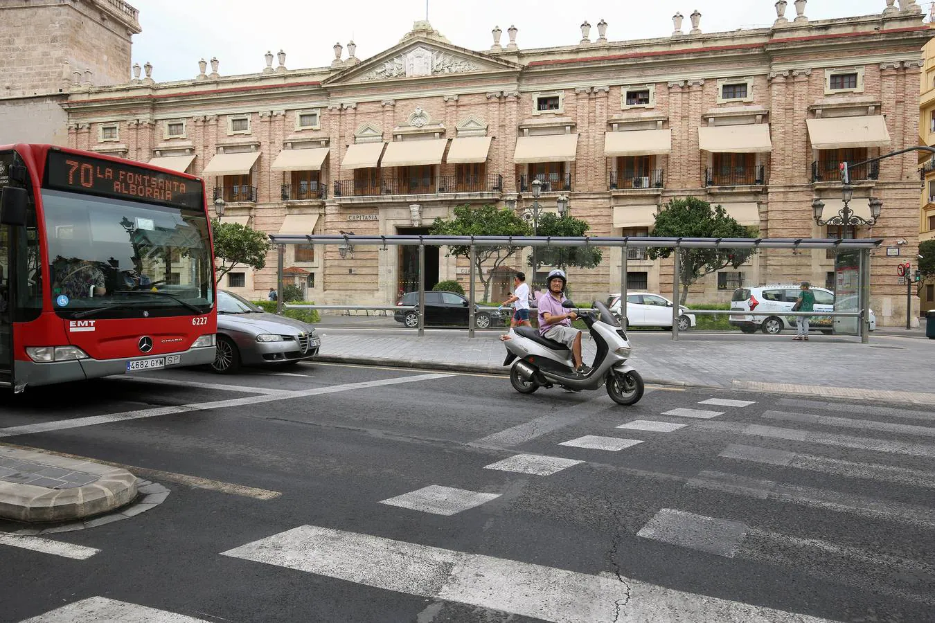 El Ministerio de Defensa desautoriza la macroparada de la EMT de Valencia en la plaza de Tetuán por por motivos de seguridad.