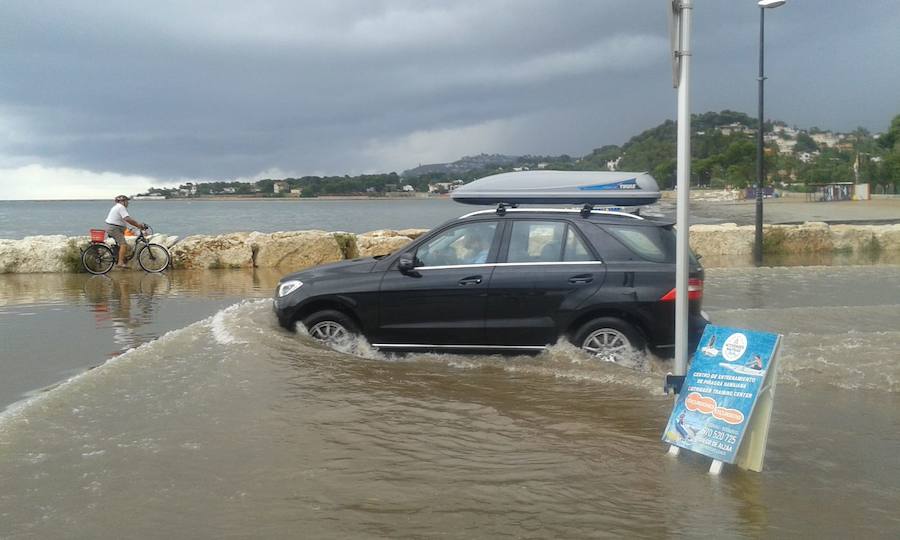 Fotos: Una tormenta de verano inunda Dénia en pleno mes de agosto