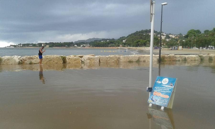 Fotos: Una tormenta de verano inunda Dénia en pleno mes de agosto