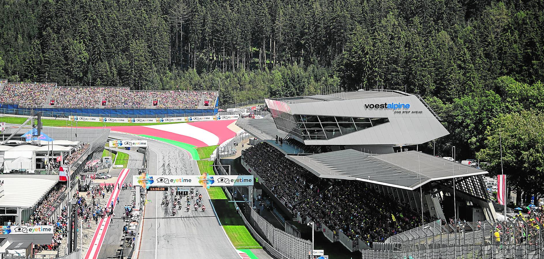 Aprovechamos las vacaciones para unir turismo, ocio y motor con el Gran Premio de Austria de Moto GP en el circuito de Spielberg