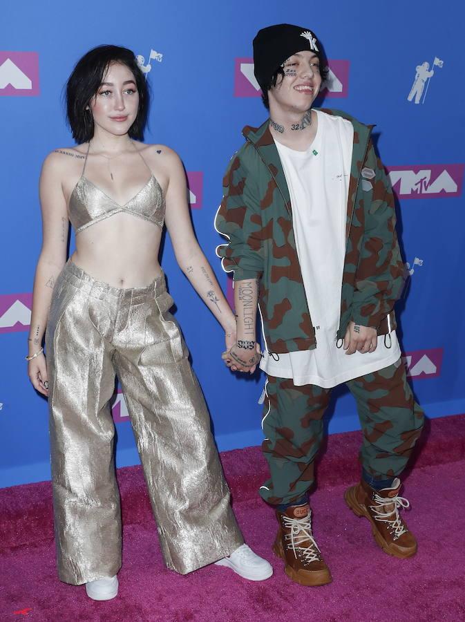La actriz estadounidense Noah Cyrus con el rapero estadounidense Lil Xan 