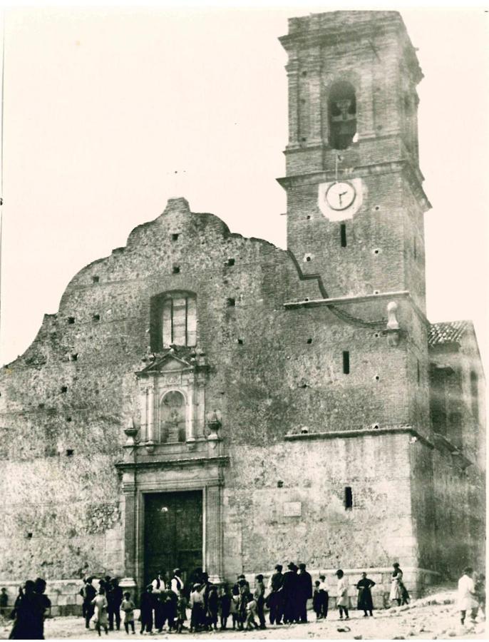 Así era la antigua iglesia de Tous antes de quedar bajo las aguas del pantano. Se trata de una de las pocas imágenes que se conservan del edificio.