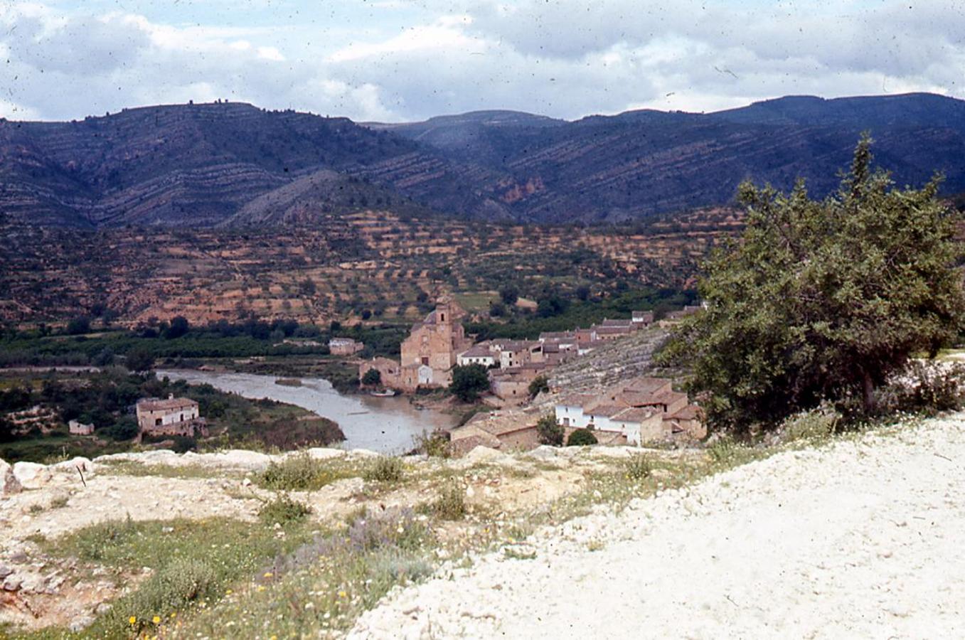 La iglesia fue construida en el siglo XVII al lado del río Xúquer. El edificio resistió el desborde del Júcar en 1864.