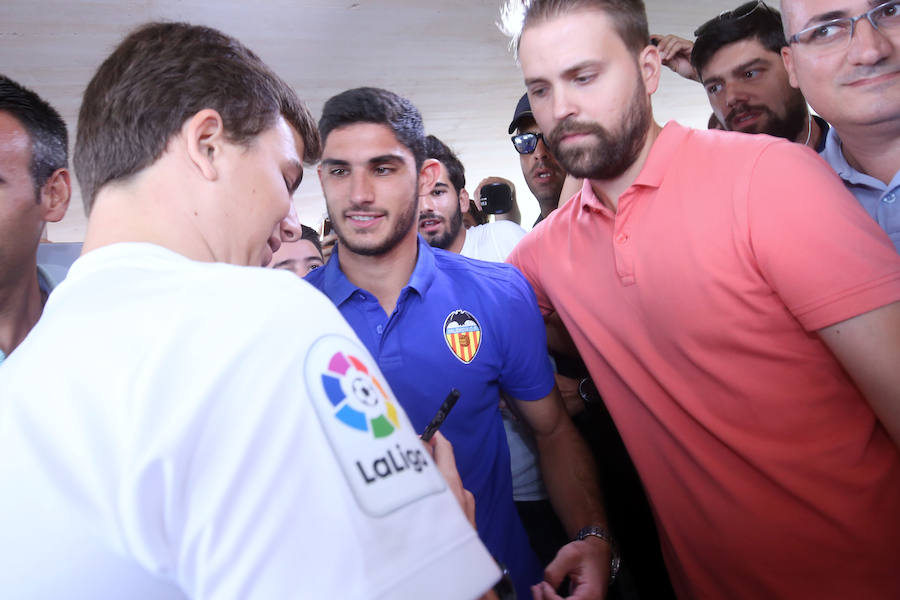 Así ha sido la llegada de Guedes a Valencia