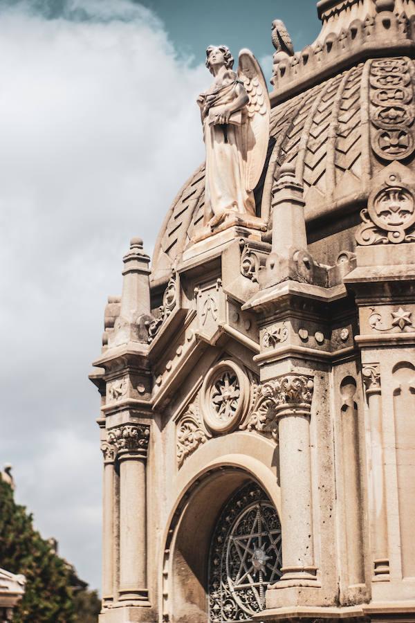 Fue a mediados de siglo XIX cuando se comenzaron a construir los panteones, construcciones tan elaboradas que hacen del camposanto un auténtico museo.