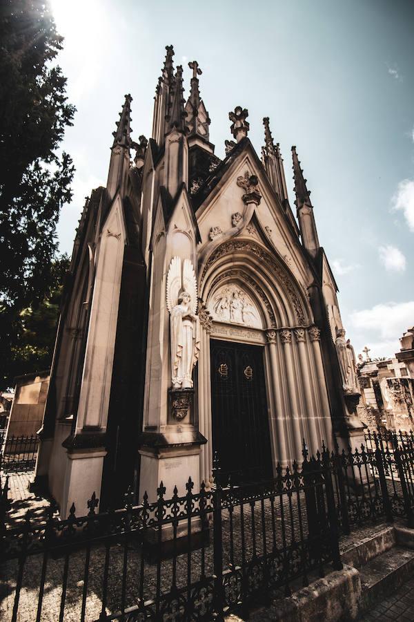 El cólera no fue lo único que desoló la ciudad. El crecimiento demográfico instaba la continua ampliación del cementerio y los estragos de la Guerra Civil urgieron la construcción de más espacios en el camposanto. 