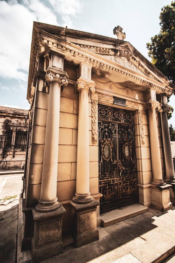 El cementerio de Valencia, católico en sus orígenes, es a día de hoy una instalación aconfesional compuesta por 21 secciones, que fueron construyéndose a la par que la historia de la ciudad.