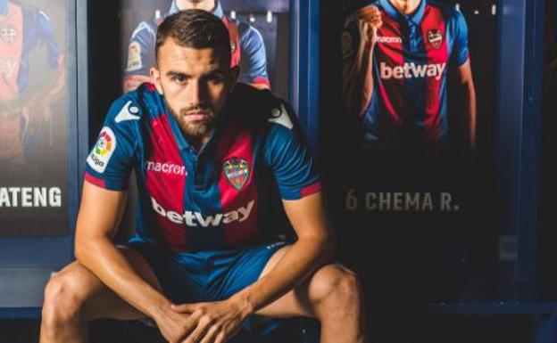 Borja Mayoral, en el vestuario del Levante UD. 