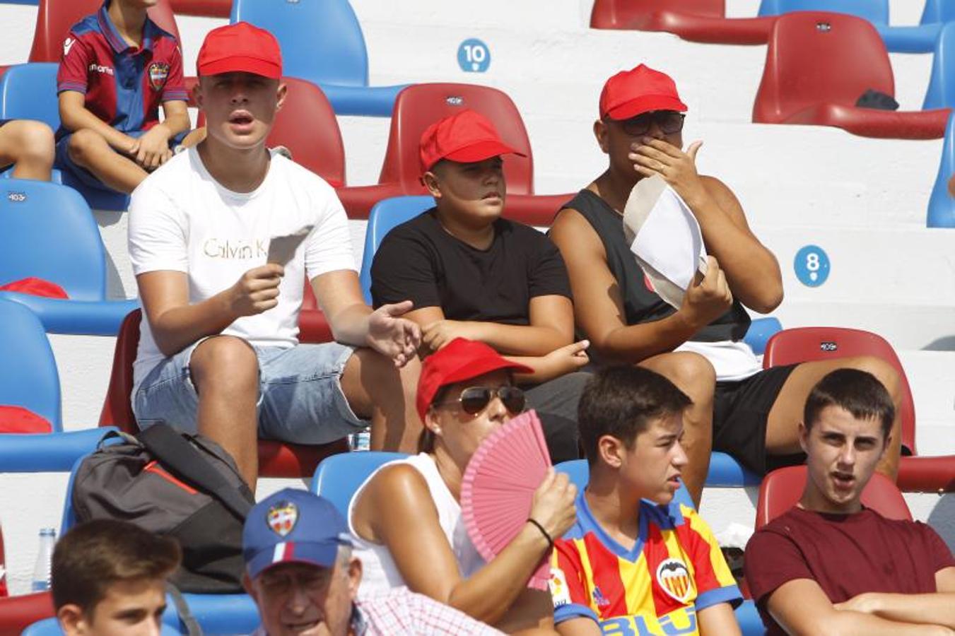 Fotos: Búscate en el Levante UD - Valencia CF de la jornada 3