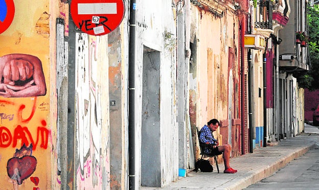 Una de las calles del barrio del Cabanyal.