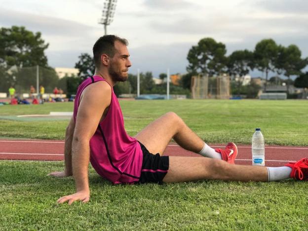 Miki Novovic, jugador de Units Pel Bàsquet, durante la sesión de entrenamiento de ayer. 