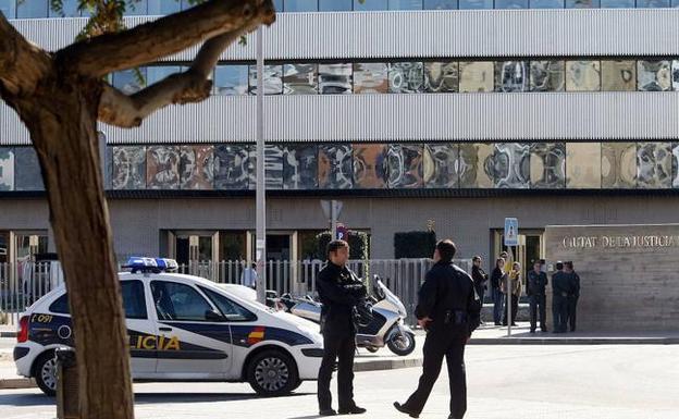 Sucesos | Juzgan a un hombre que abusó sexualmente de 5 hijos de su jefe en Castellón