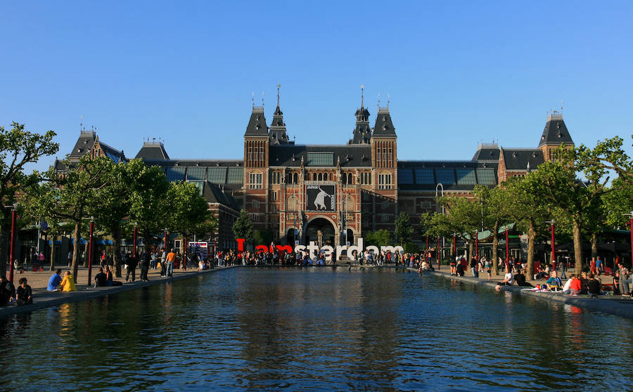 El Rijksmuseum en Ámsterdam (Países Bajos)