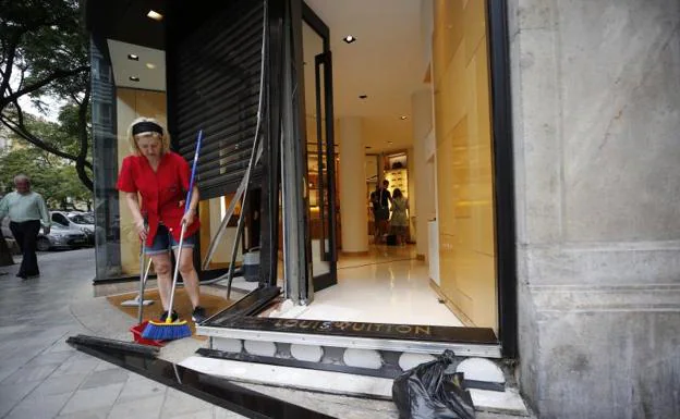 Robo por alunizaje en la tienda Louis Vuitton del paseo de Gràcia de  Barcelona - EUROPAPRESS