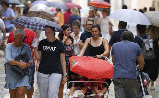 La lluvia ha hecho aparición este sábado en Valencia. 