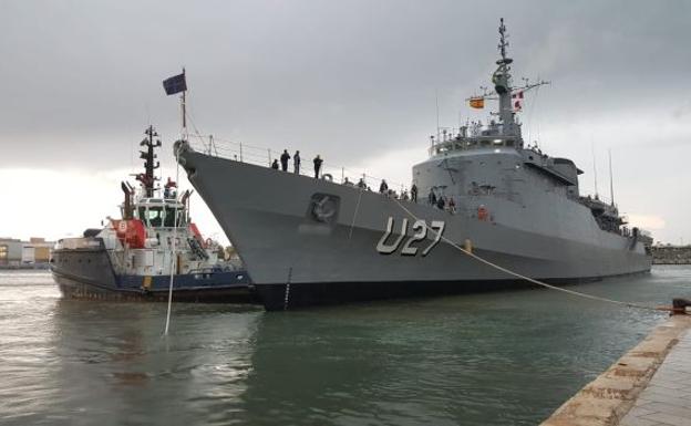 El buque escuela Brasil atracado en el Puerto de Valencia.