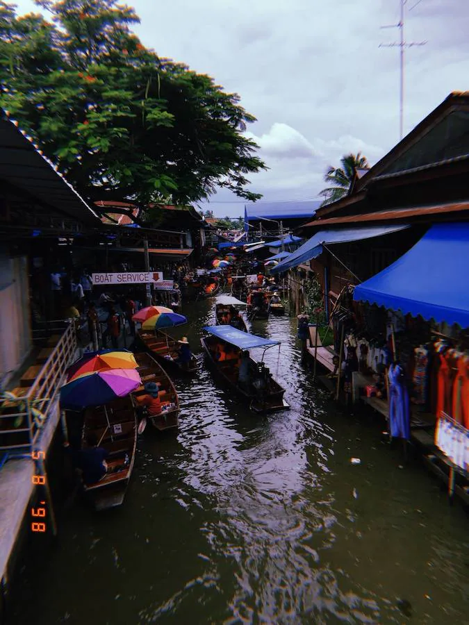 Imagen principal - Imágenes del viaje de Carlota Segura a Tailandia 