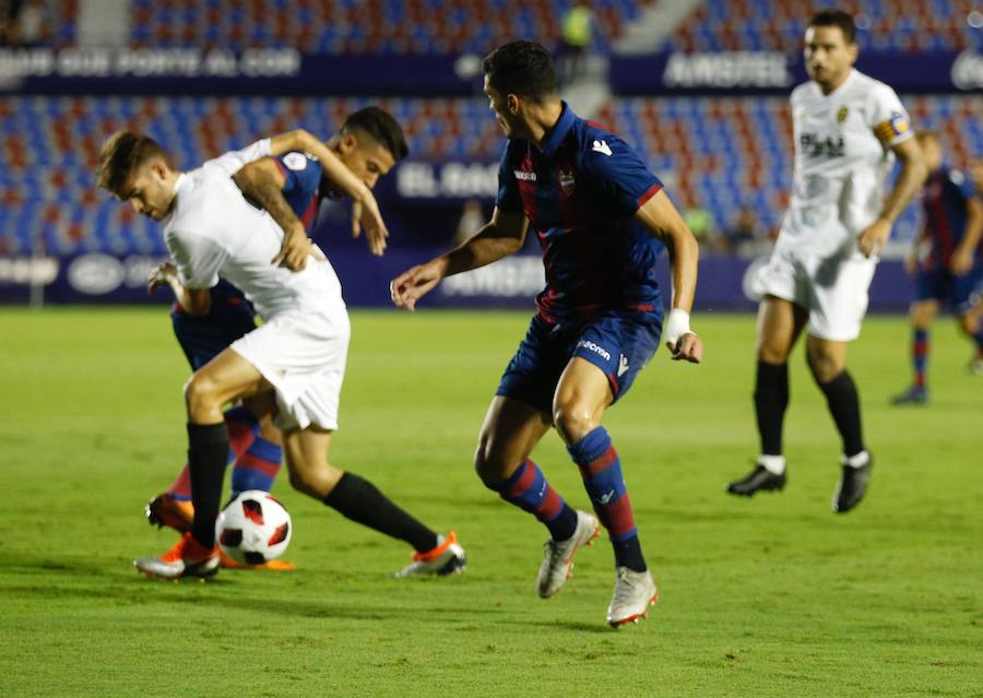 Estas son las mejores imágenes que deja el derbi de filiales en el Ciutat de València