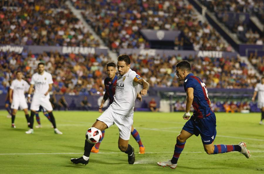 Estas son las mejores imágenes que deja el derbi de filiales en el Ciutat de València