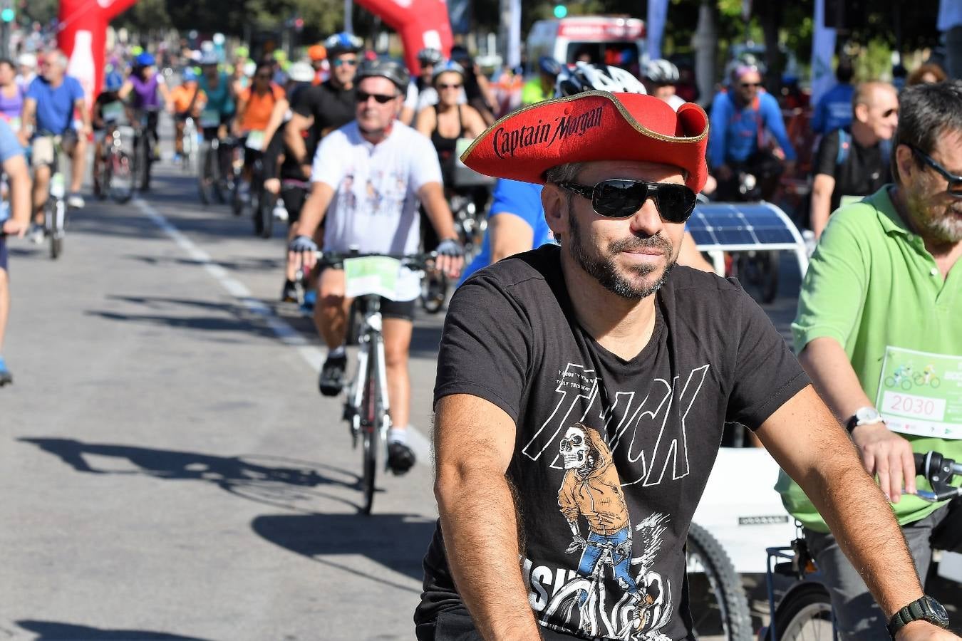 Los interesados podían inscribirse por un euro en las plantas de deportes de El Corte Inglés de la avenida de Francia, Pintor Sorolla y Nuevo Centro. «Un año más, celebramos una fiesta deportiva solidaria a la que quiero invitar a todos los ciudadanos a participar», dijo la concejal de Deportes, Maite Girau, en un comunicado del Ayuntamiento.