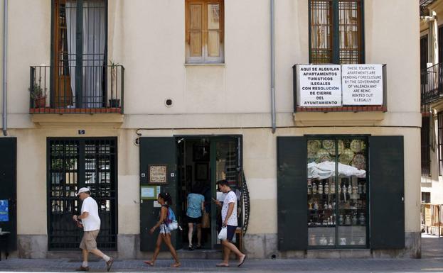 Protesta contra los apartamentos turísticos.