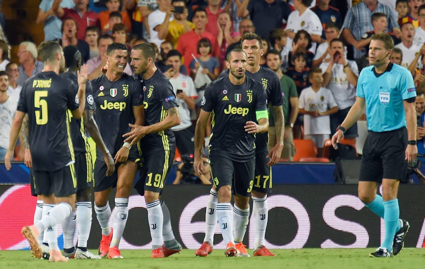 El portugués ve la roja directa por pelearse en el partido Valencia - Juventus