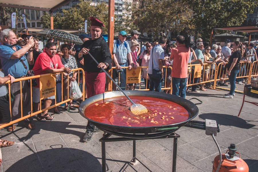 El Día Mundial de la Paella se ha celebrado en la plaza del Ayuntamiento de Valencia con una degustación de 9 paellas diferentes. El World Paella Day pretende dar prestigio a uno de los platos más conocidos de la gastronomía de todo el mundo y proyectar la ciudad de Valencia como destino turístico internacional. 