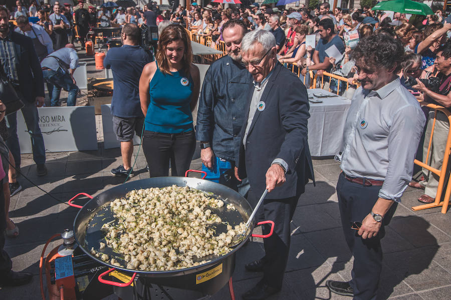 El Día Mundial de la Paella se ha celebrado en la plaza del Ayuntamiento de Valencia con una degustación de 9 paellas diferentes. El World Paella Day pretende dar prestigio a uno de los platos más conocidos de la gastronomía de todo el mundo y proyectar la ciudad de Valencia como destino turístico internacional. 