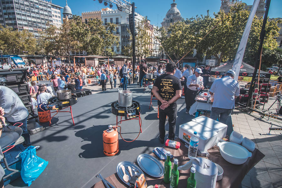 El Día Mundial de la Paella se ha celebrado en la plaza del Ayuntamiento de Valencia con una degustación de 9 paellas diferentes. El World Paella Day pretende dar prestigio a uno de los platos más conocidos de la gastronomía de todo el mundo y proyectar la ciudad de Valencia como destino turístico internacional. 